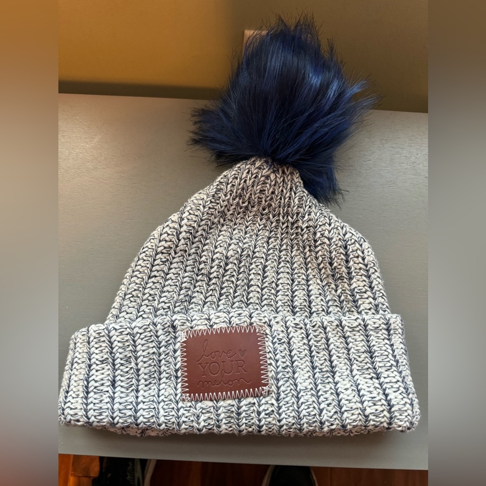 Love your melon hat with blue Pom